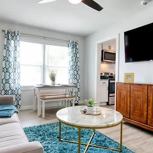 Apartment 2br 1ba Duplex House King Beds Great For Small Groups Close To Uptown Attractions, Charlotte